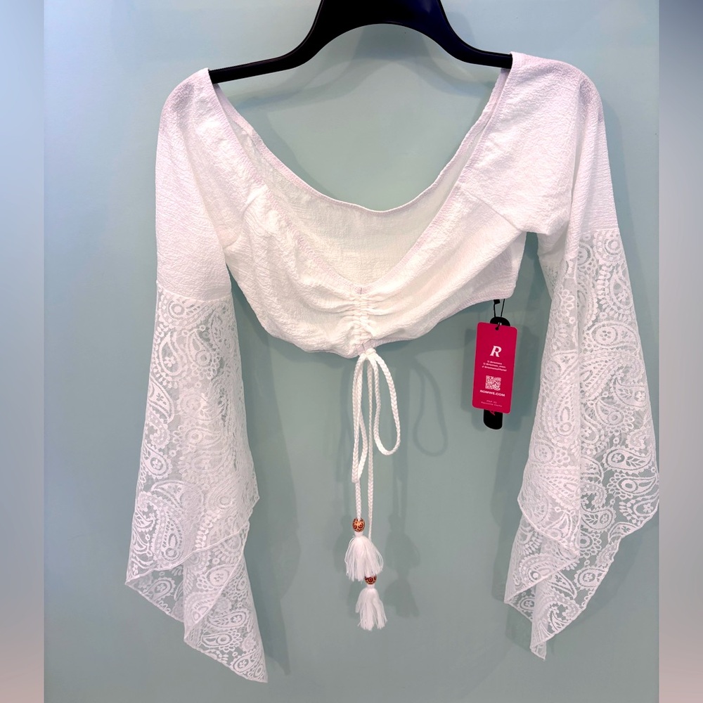 ROMWE White Textured Crop Top with Lace Accents
